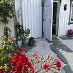 Idyllisk Lite Anneks Med Enestaende Uteplass *