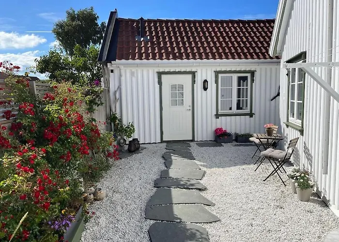 Idyllisk Lite Anneks Med Enestaende Uteplass