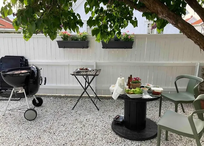 Apartament Idyllisk Lite Anneks Med Enestaende Uteplass *