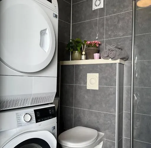 Idyllisk Lite Anneks Med Enestaende Uteplass