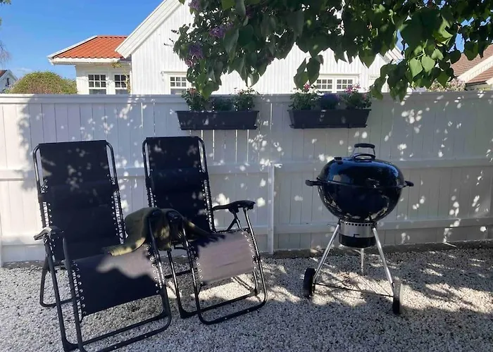 Idyllisk Lite Anneks Med Enestaende Uteplass *