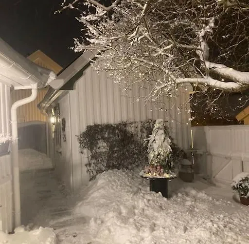 Apartament Idyllisk Lite Anneks Med Enestaende Uteplass Larvik