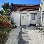 Idyllisk Lite Anneks Med Enestaende Uteplass