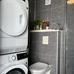 Idyllisk Lite Anneks Med Enestaende Uteplass