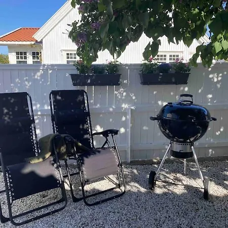 Idyllisk Lite Anneks Med Enestaende Uteplass *