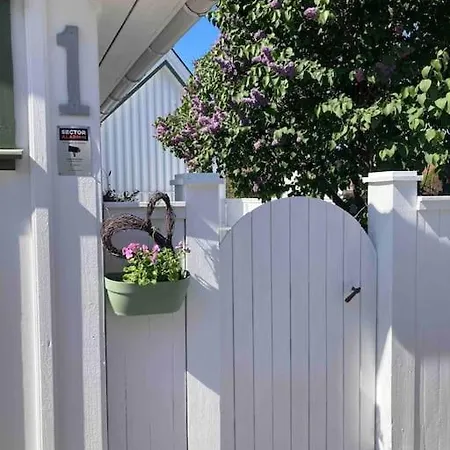 Idyllisk Lite Anneks Med Enestaende Uteplass *