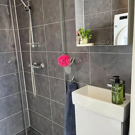Idyllisk Lite Anneks Med Enestaende Uteplass Apartmán *