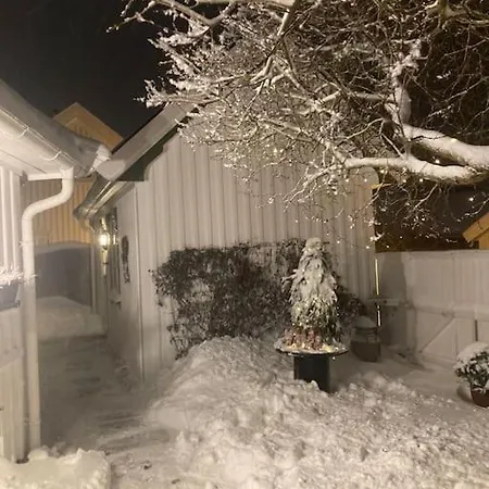 Apartmán Idyllisk Lite Anneks Med Enestaende Uteplass Larvik