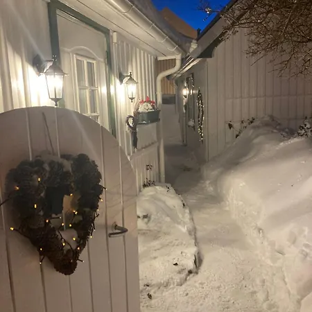 Apartmán Idyllisk Lite Anneks Med Enestaende Uteplass Larvik