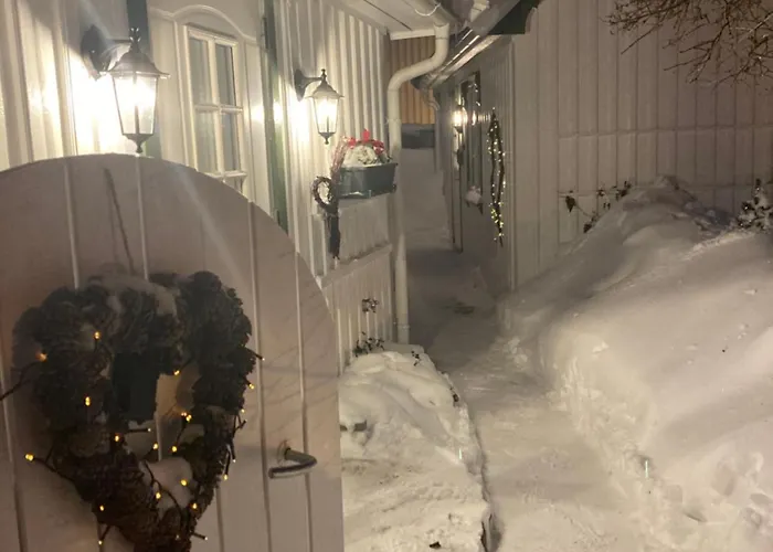 Apartmán Idyllisk Lite Anneks Med Enestaende Uteplass Larvik